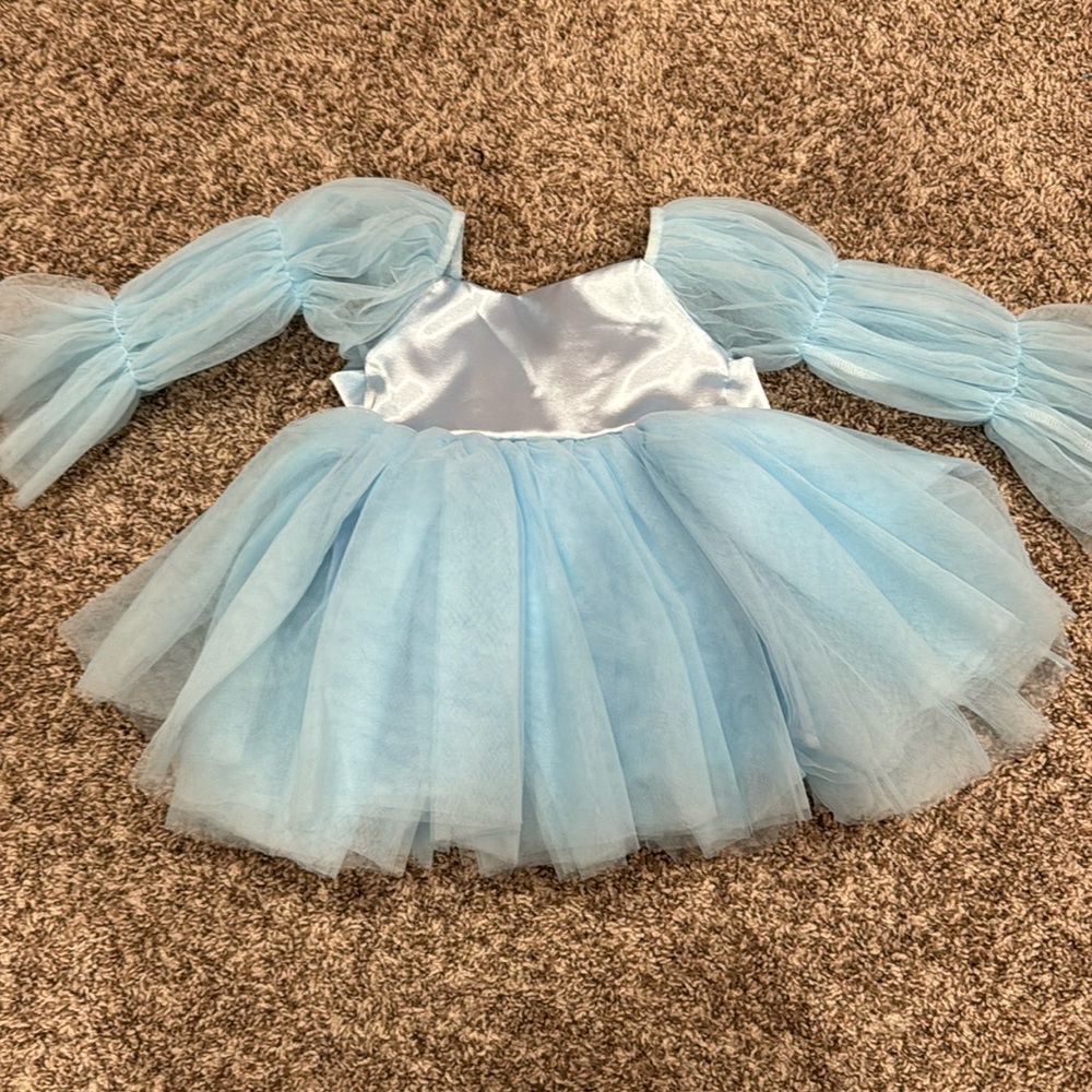 Baby dress for toddler, never been worn (no tags on it )